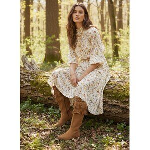 ✨ Fringe Moccasin Boots – Size 8 – Like New